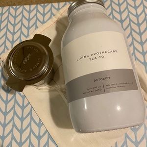 Tea and steeper from the winter Jilly box